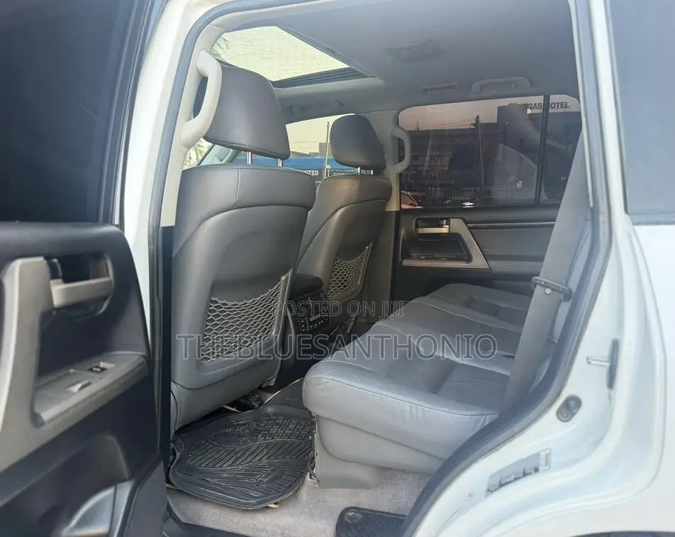 Toyota Land Cruiser 2012 Pearl