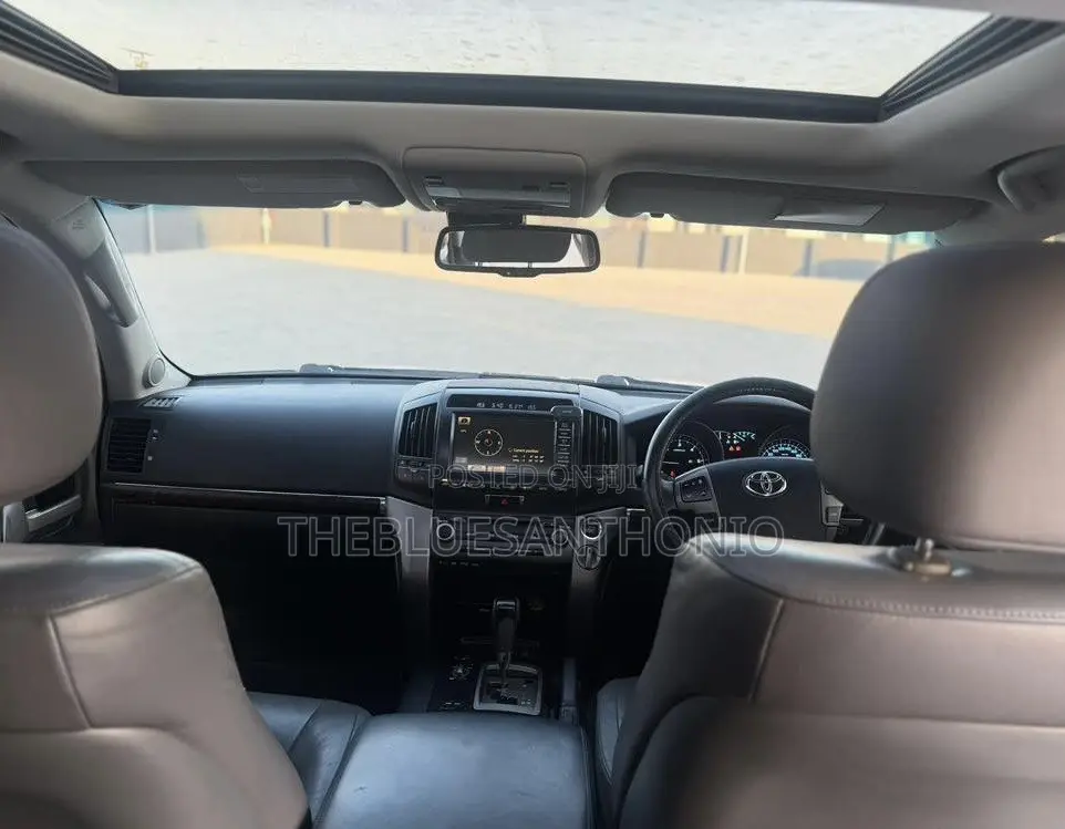 Toyota Land Cruiser 2012 Pearl