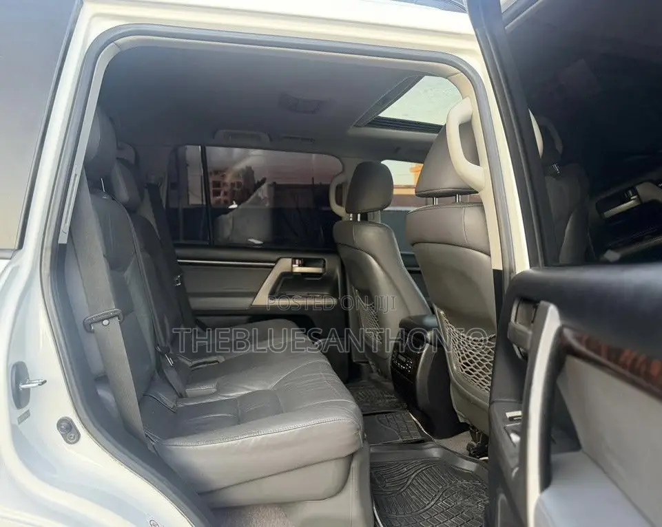 Toyota Land Cruiser 2012 Pearl