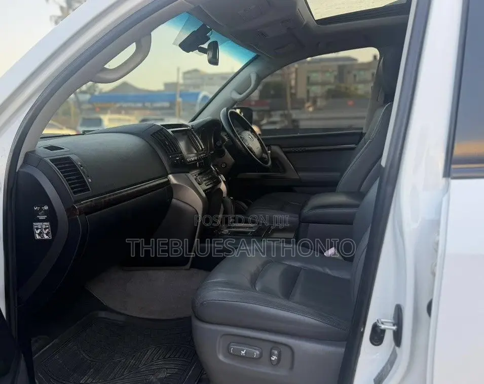 Toyota Land Cruiser 2012 Pearl