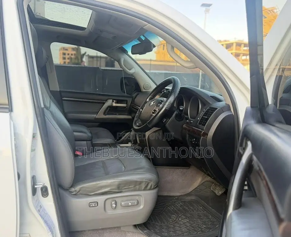 Toyota Land Cruiser 2012 Pearl