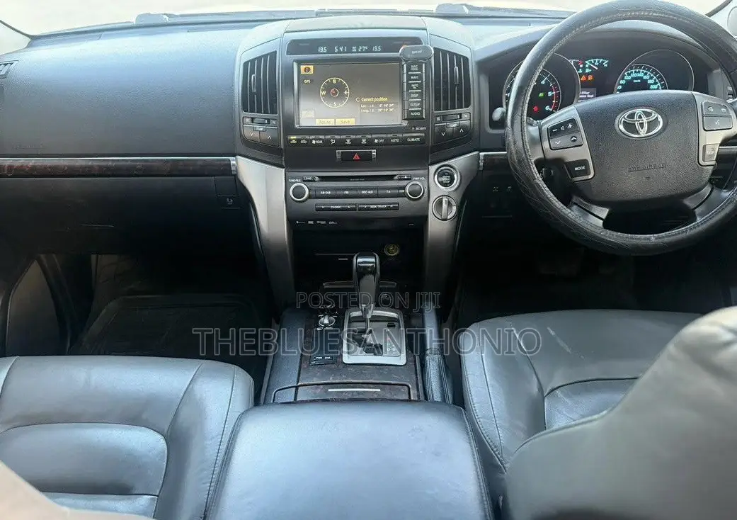 Toyota Land Cruiser 2012 Pearl