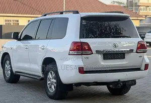 Toyota Land Cruiser 2012 Pearl