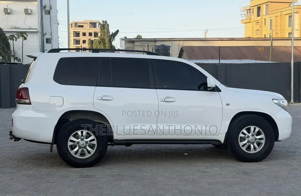 Toyota Land Cruiser 2012 Pearl