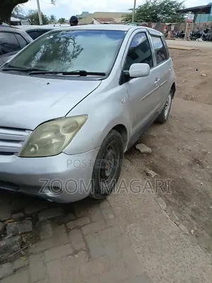 Toyota IST 2006 Silver
