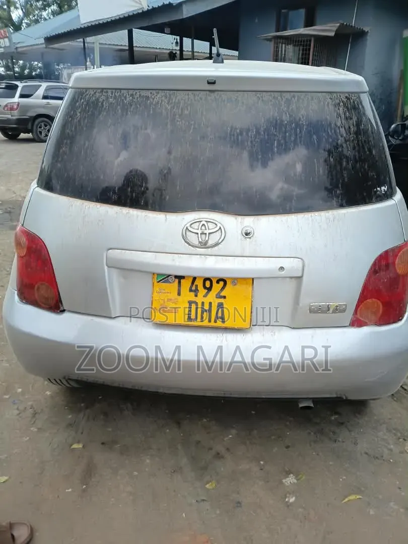 Toyota IST 2006 Silver
