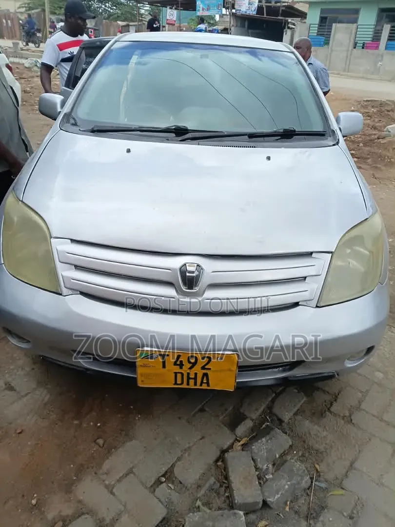 Toyota IST 2006 Silver