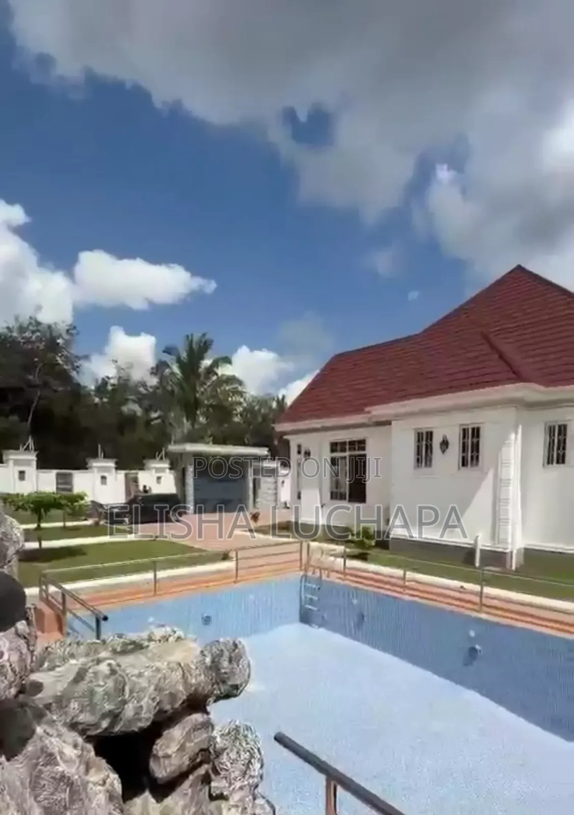 8bdrm Bungalow in Goba Center for sale