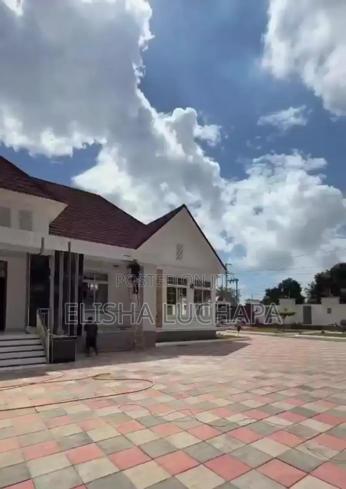 8bdrm Bungalow in Goba Center for sale
