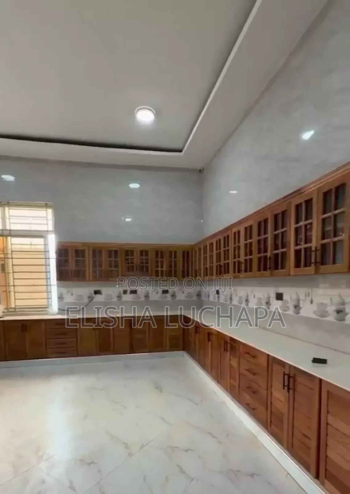 8bdrm Bungalow in Goba Center for sale