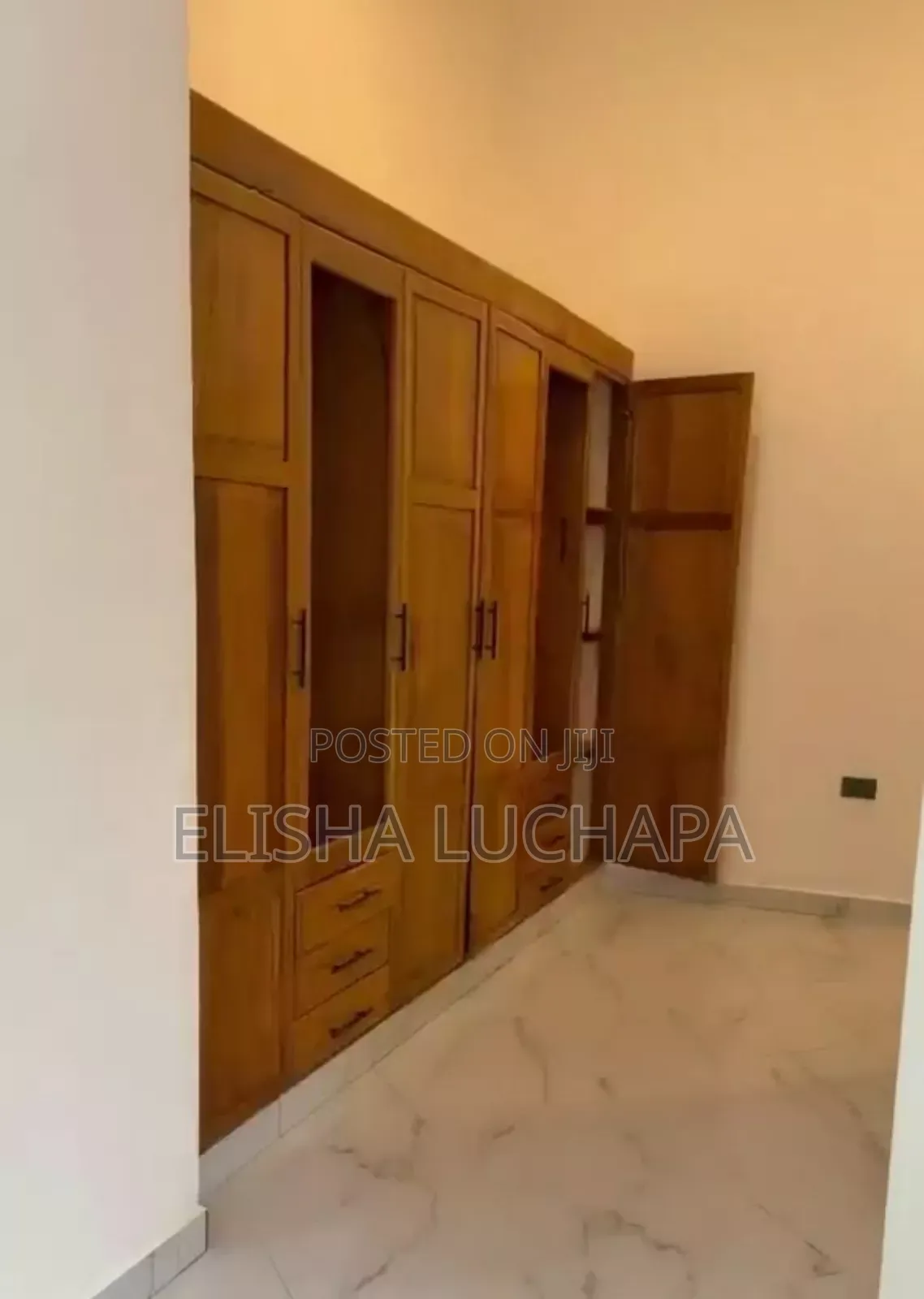 8bdrm Bungalow in Goba Center for sale