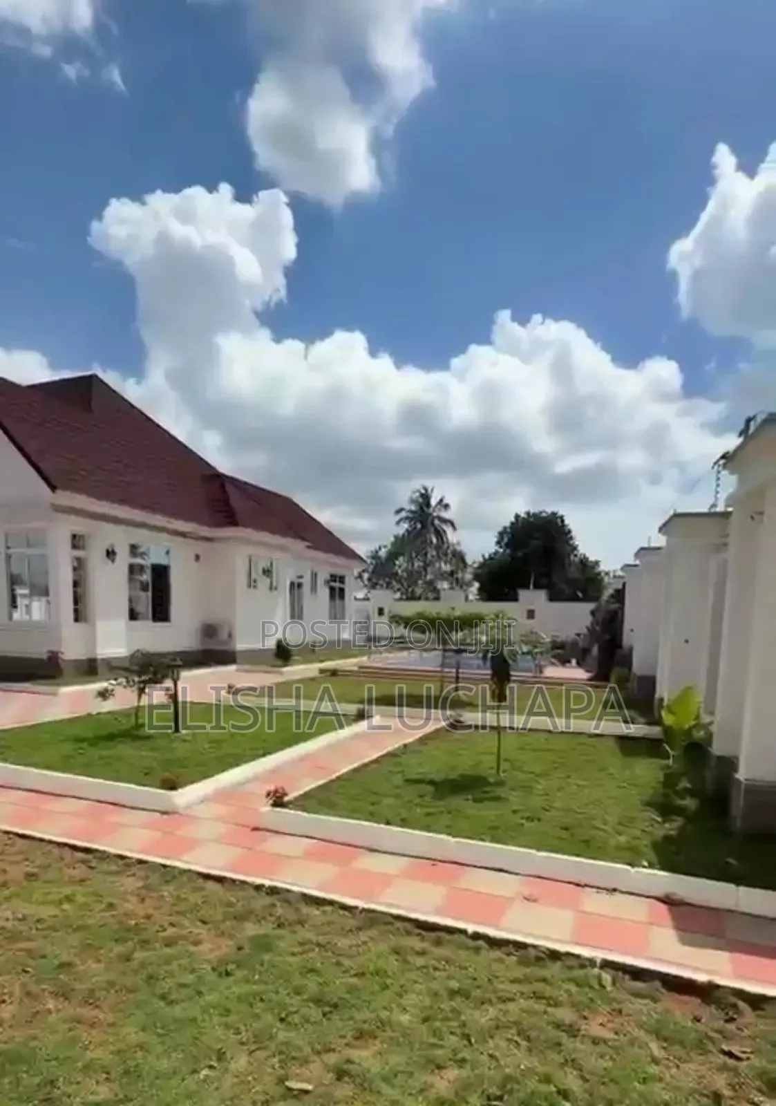 8bdrm Bungalow in Goba Center for sale