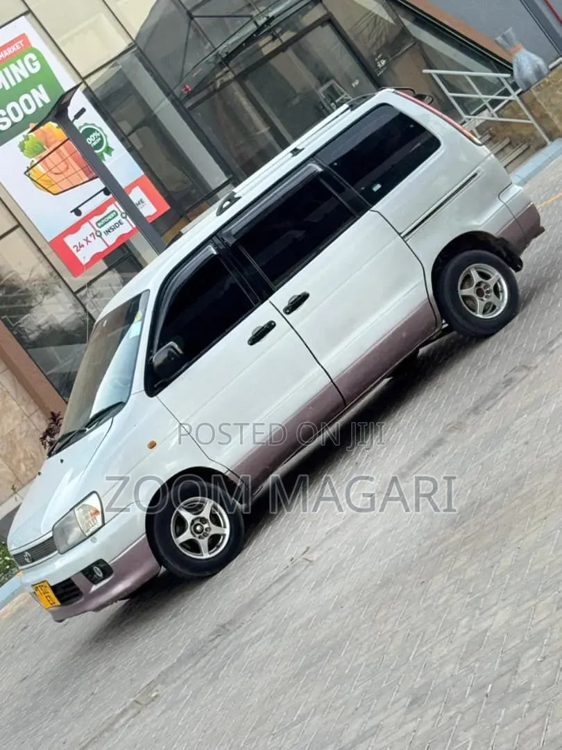 Toyota Noah 2001 Silver