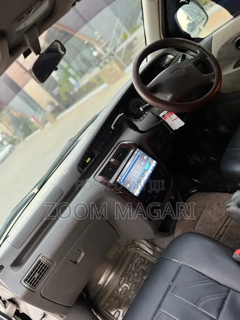 Toyota Noah 2001 Silver