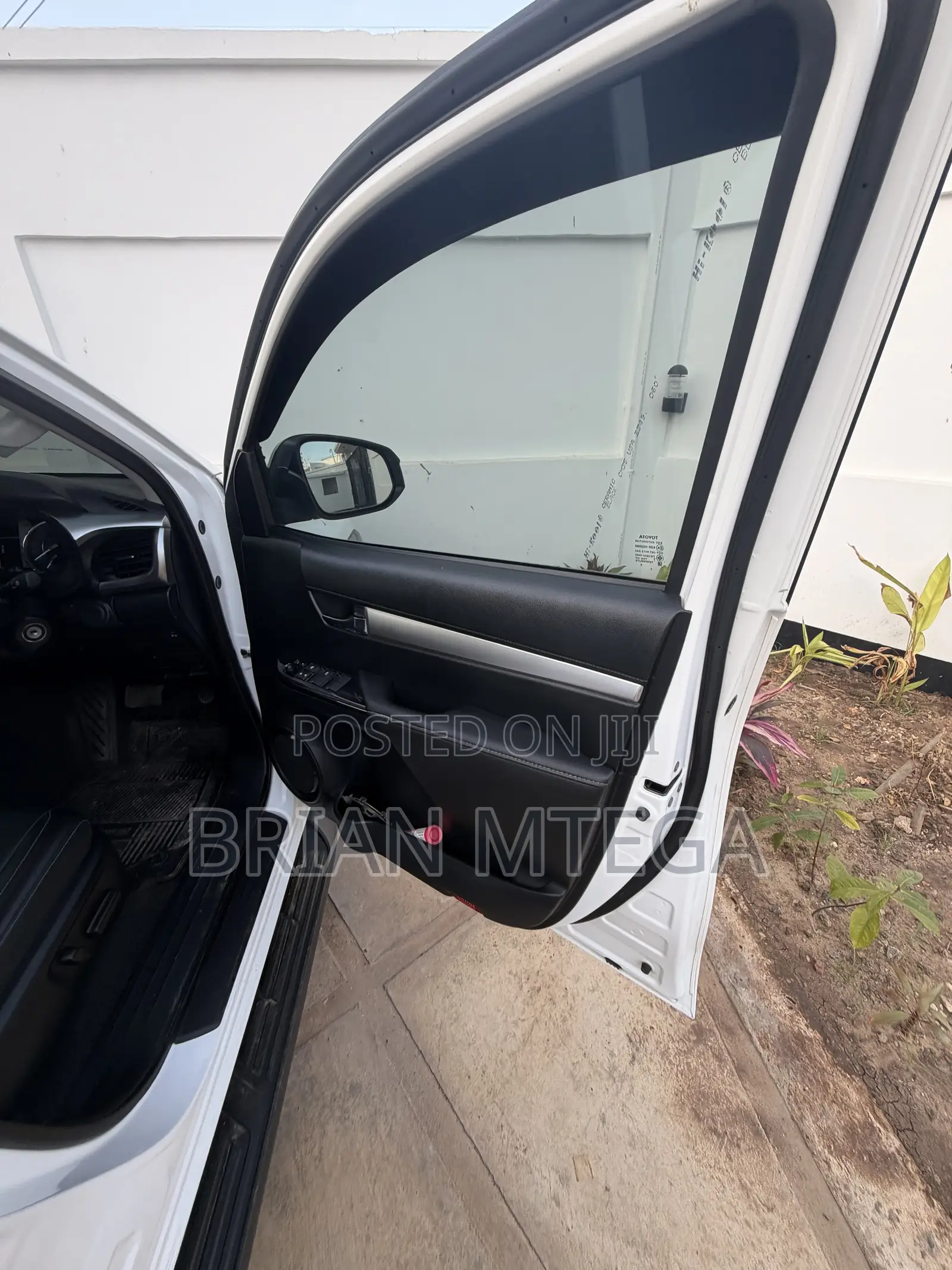 Toyota Hilux 2024 White