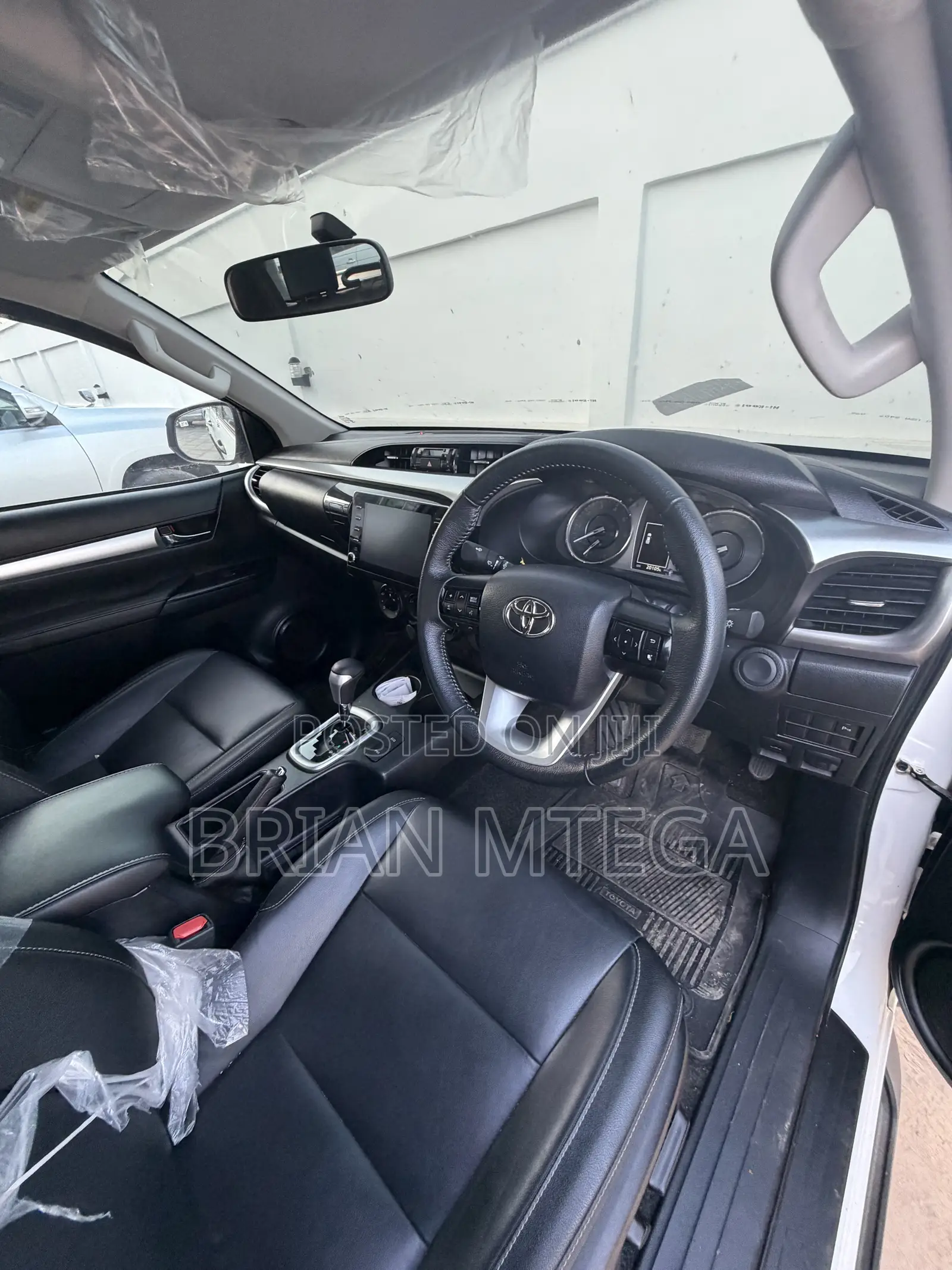 Toyota Hilux 2024 White