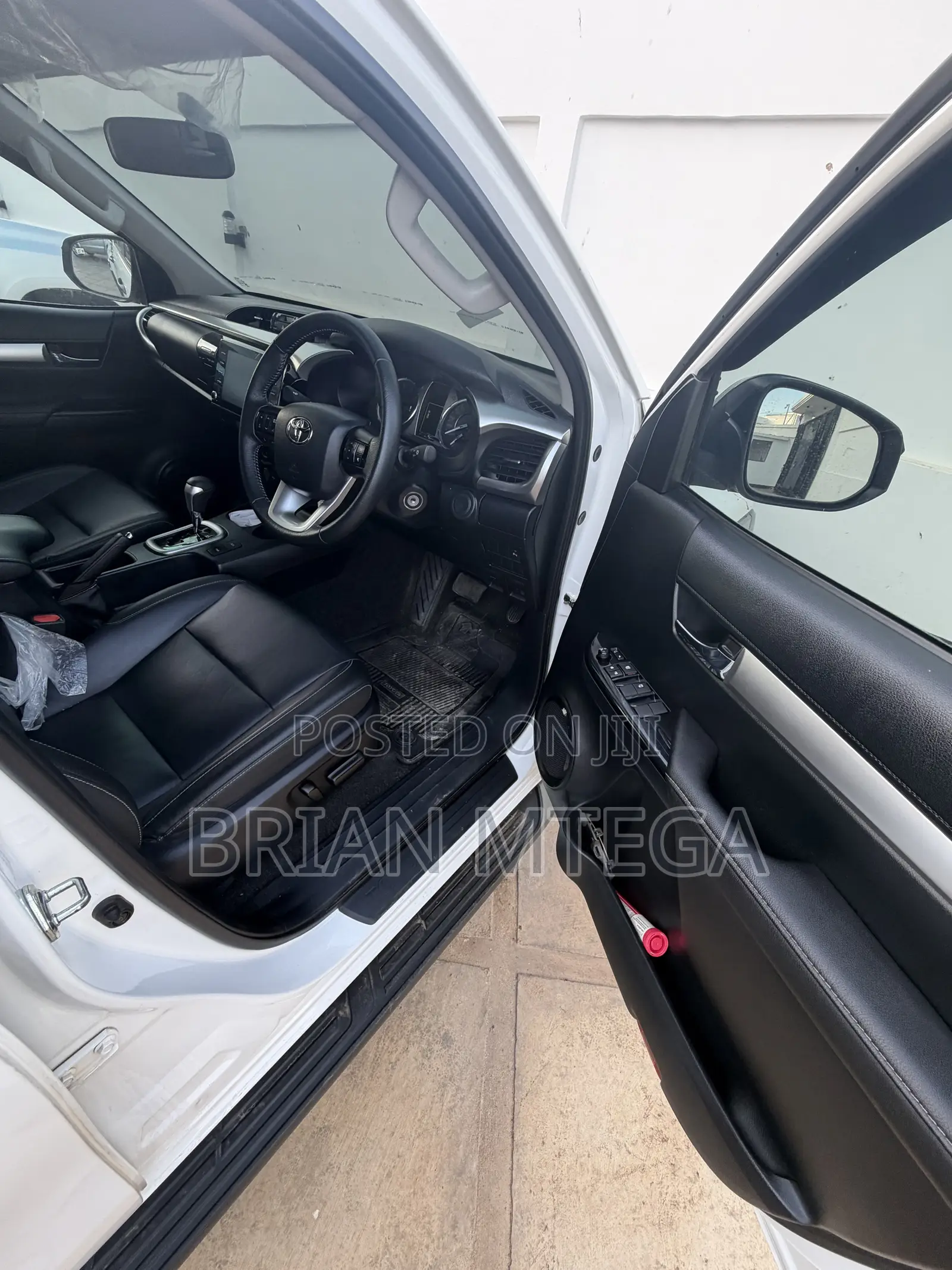 Toyota Hilux 2024 White