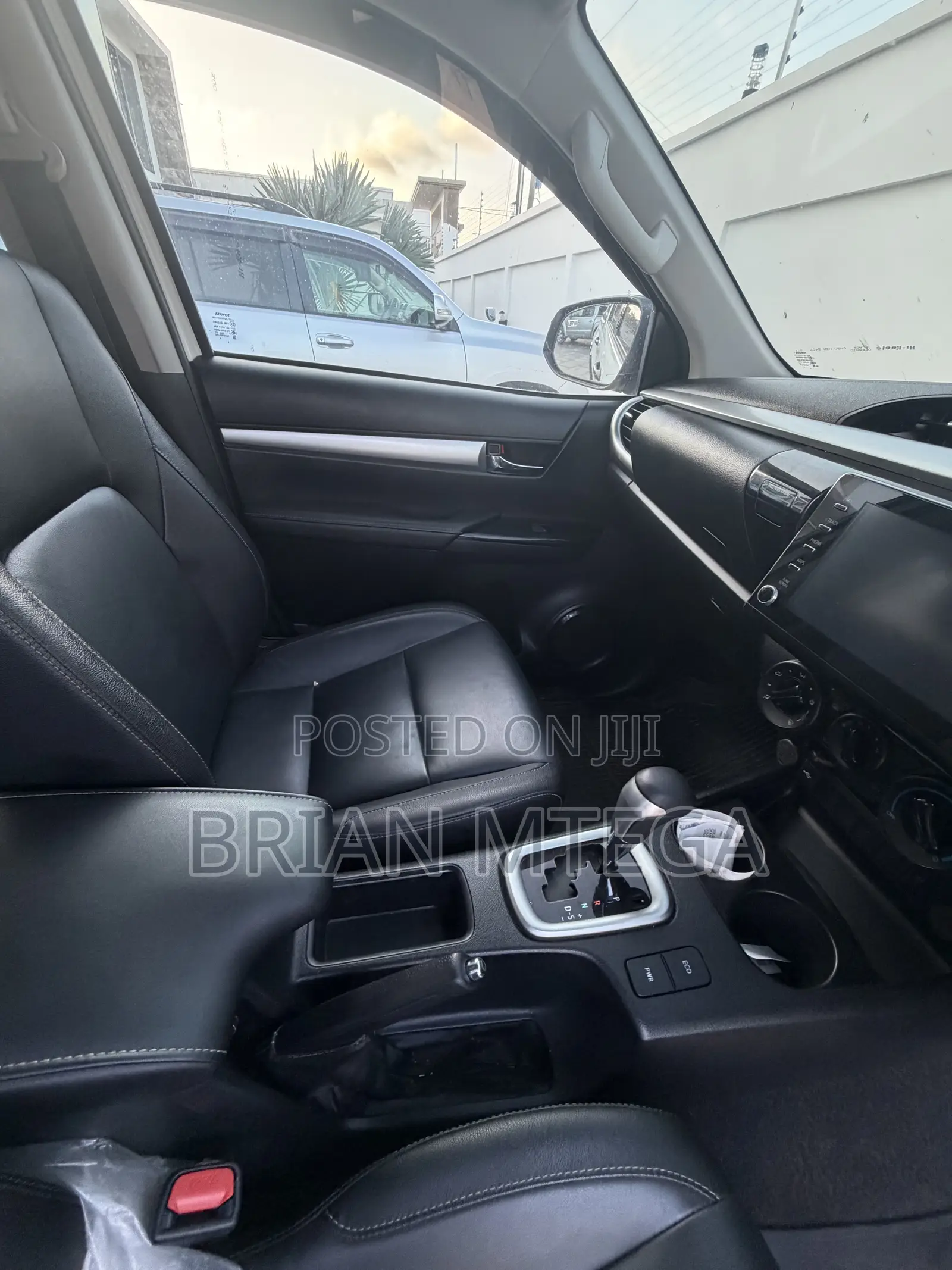 Toyota Hilux 2024 White