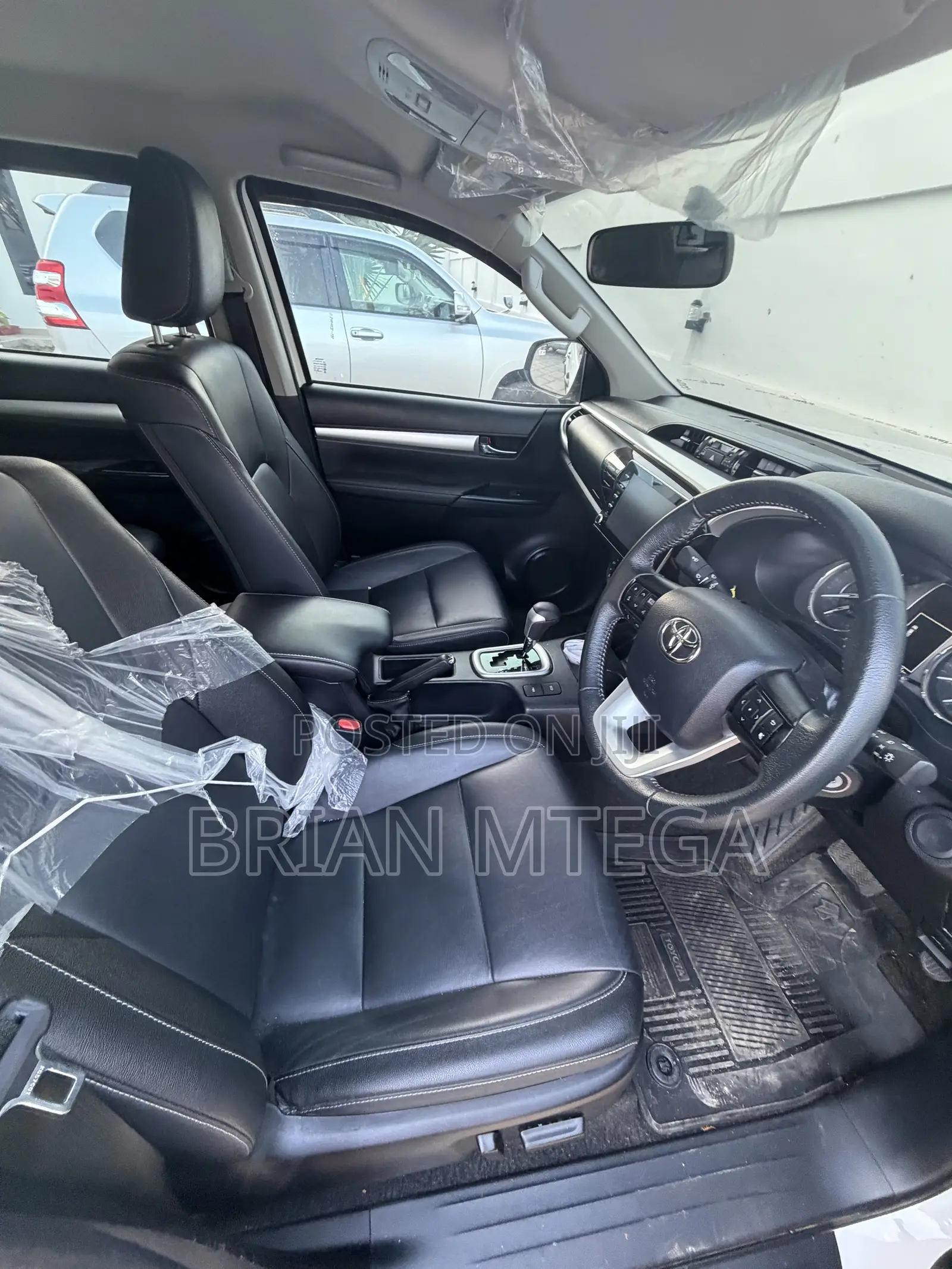 Toyota Hilux 2024 White