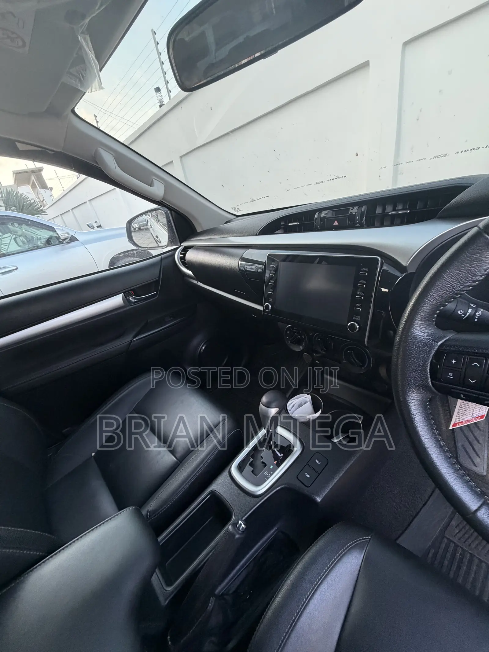 Toyota Hilux 2024 White