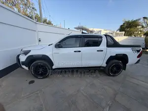 Toyota Hilux 2024 White