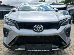 Toyota Fortuner 2023 Silver