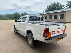 Toyota Hilux 2008 White