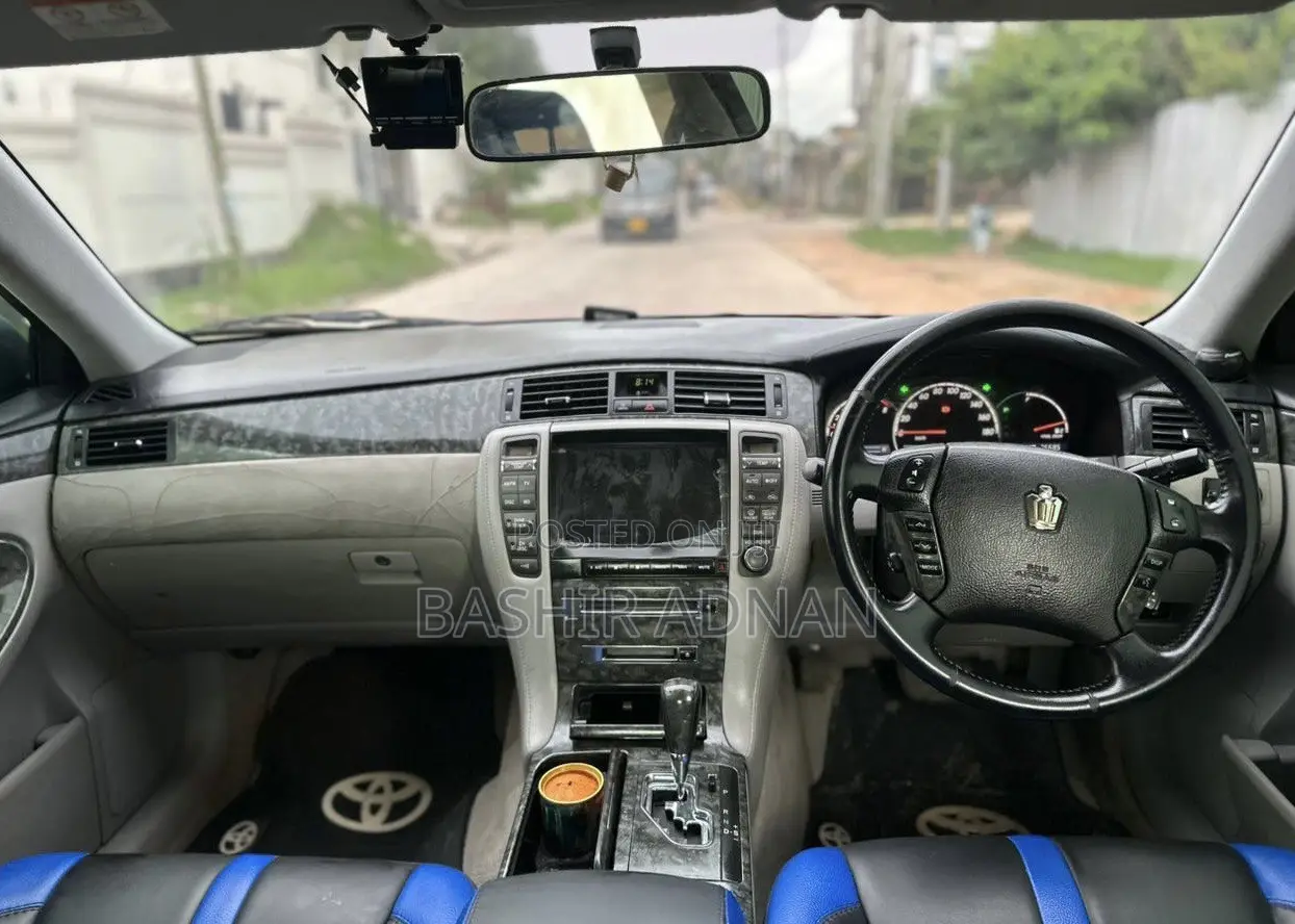 Toyota Crown Royale 2005 Blue