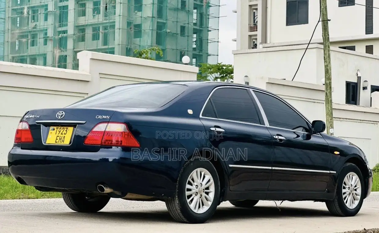 Toyota Crown Royale 2005 Blue