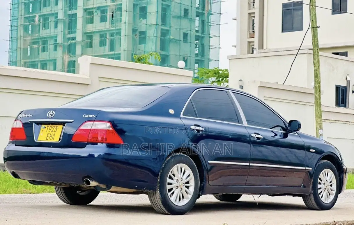 Toyota Crown Royale 2005 Blue