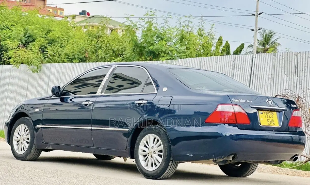 Toyota Crown Royale 2005 Blue