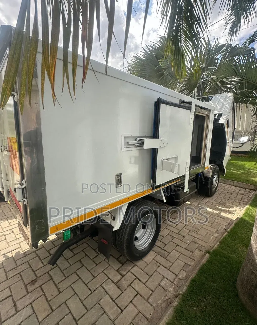 Mitsubishi Canter 2008 White
