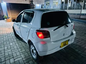 Toyota Vitz 2001 White