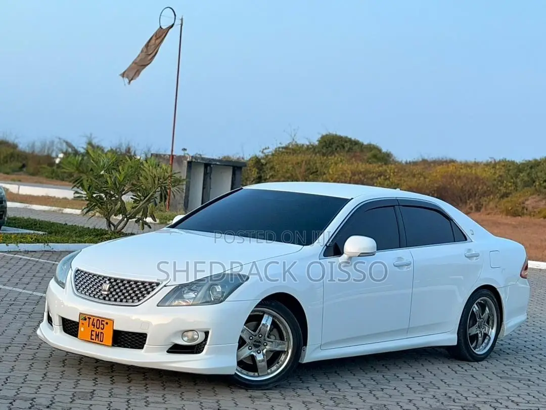 Toyota Crown 2009 White