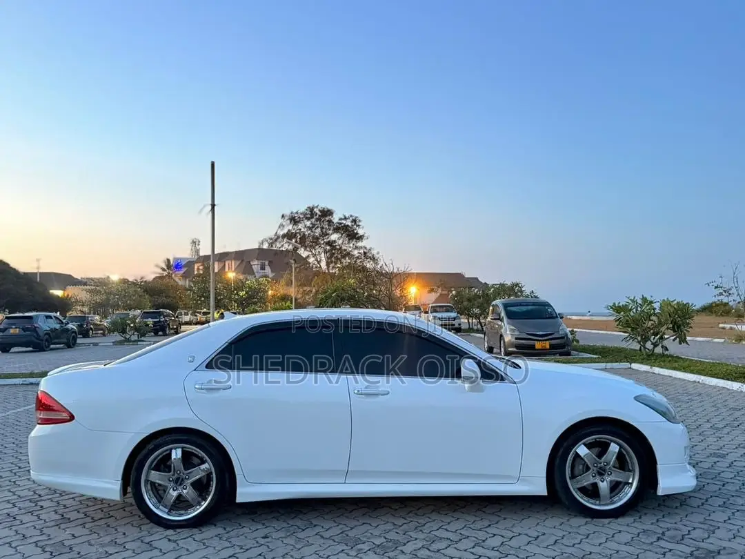 Toyota Crown 2009 White