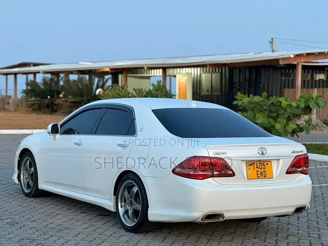 Toyota Crown 2009 White