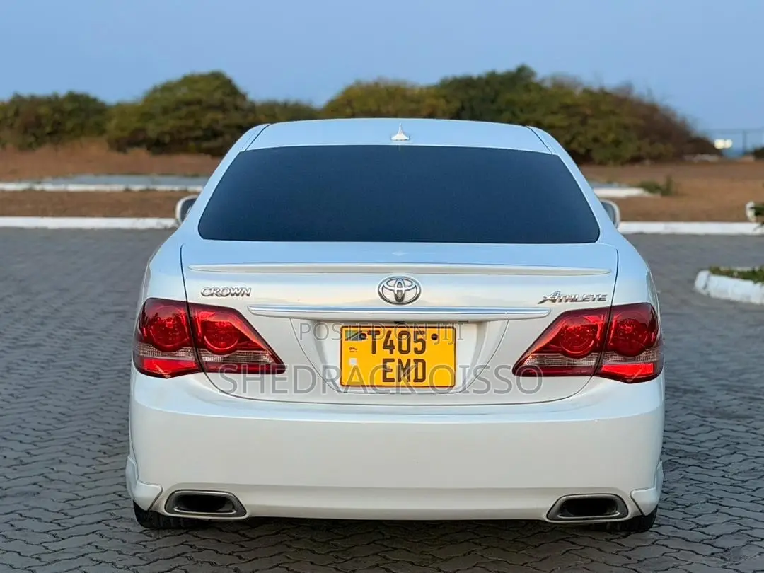 Toyota Crown 2009 White