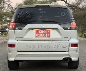 Mitsubishi Outlander 2011 White