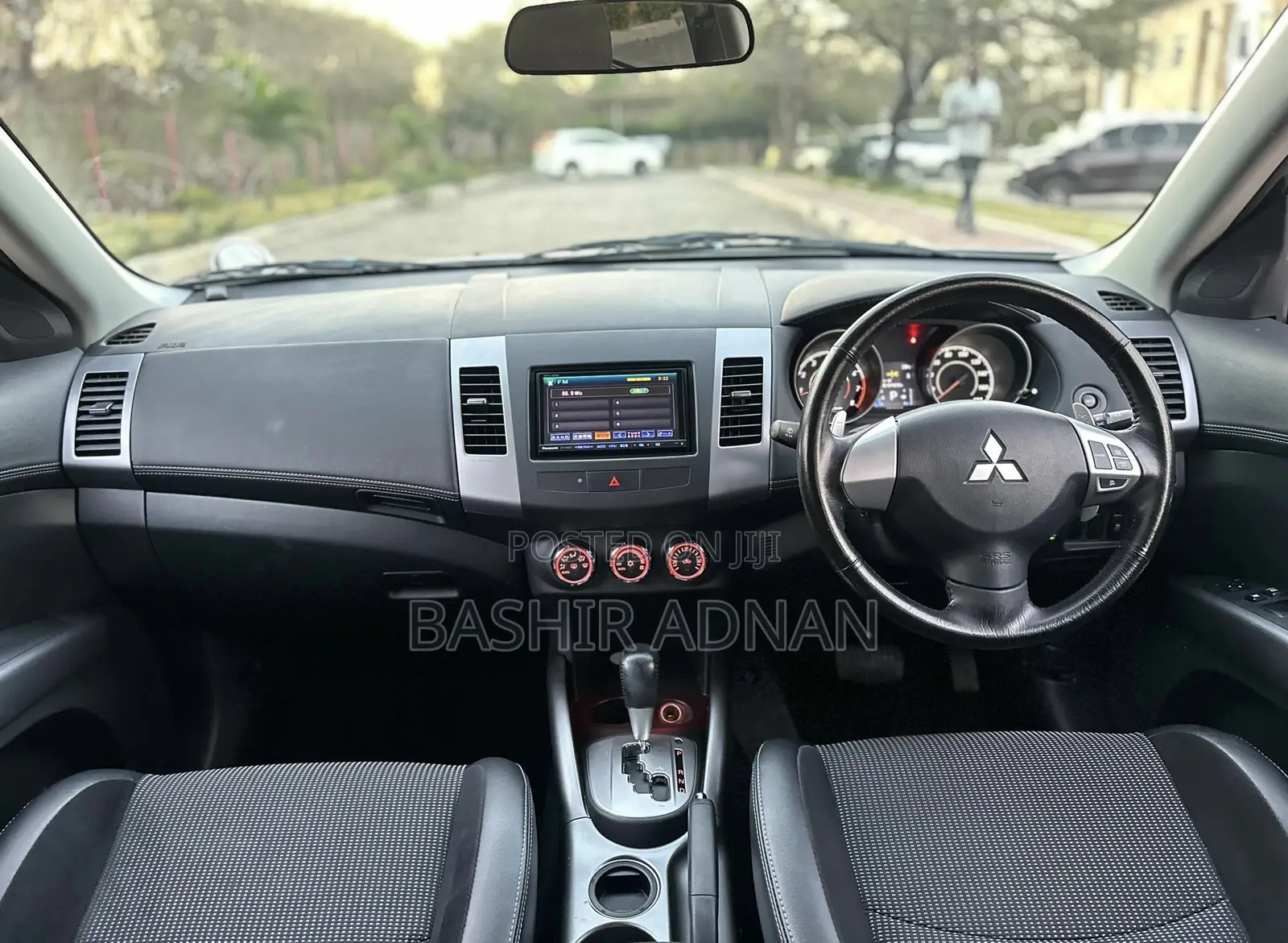 Mitsubishi Outlander 2011 White