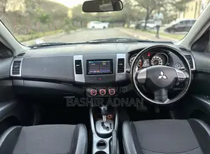 Mitsubishi Outlander 2011 White