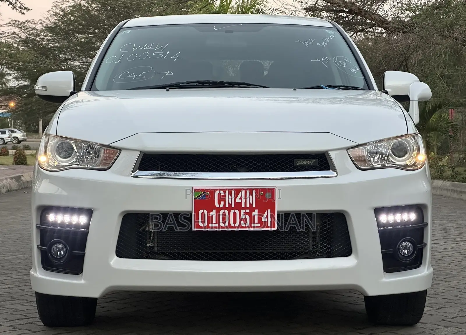 Mitsubishi Outlander 2011 White