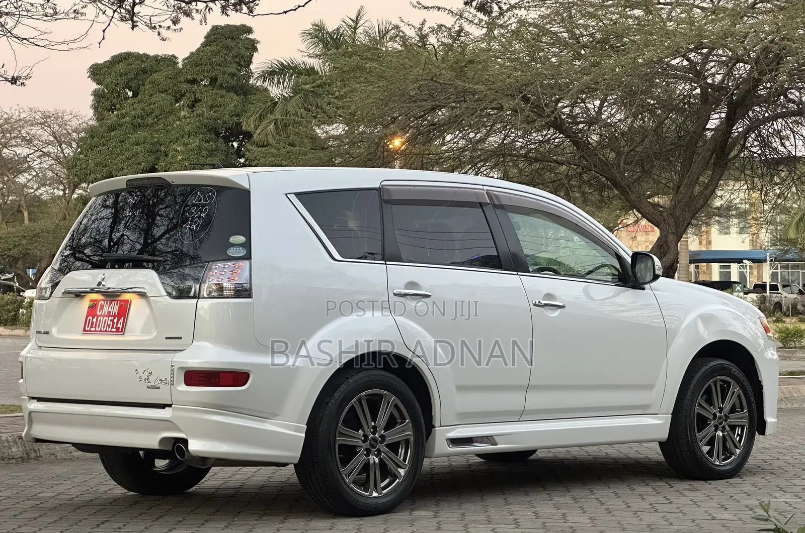 Mitsubishi Outlander 2011 White