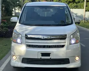 Toyota Noah 2.0 143hp FWD (7 Seater) 2009 White