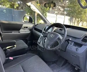 Toyota Noah 2.0 143hp FWD (7 Seater) 2009 White