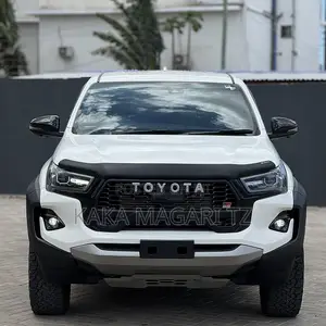 New Toyota Hilux 2025 Pearl