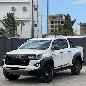 New Toyota Hilux 2025 Pearl