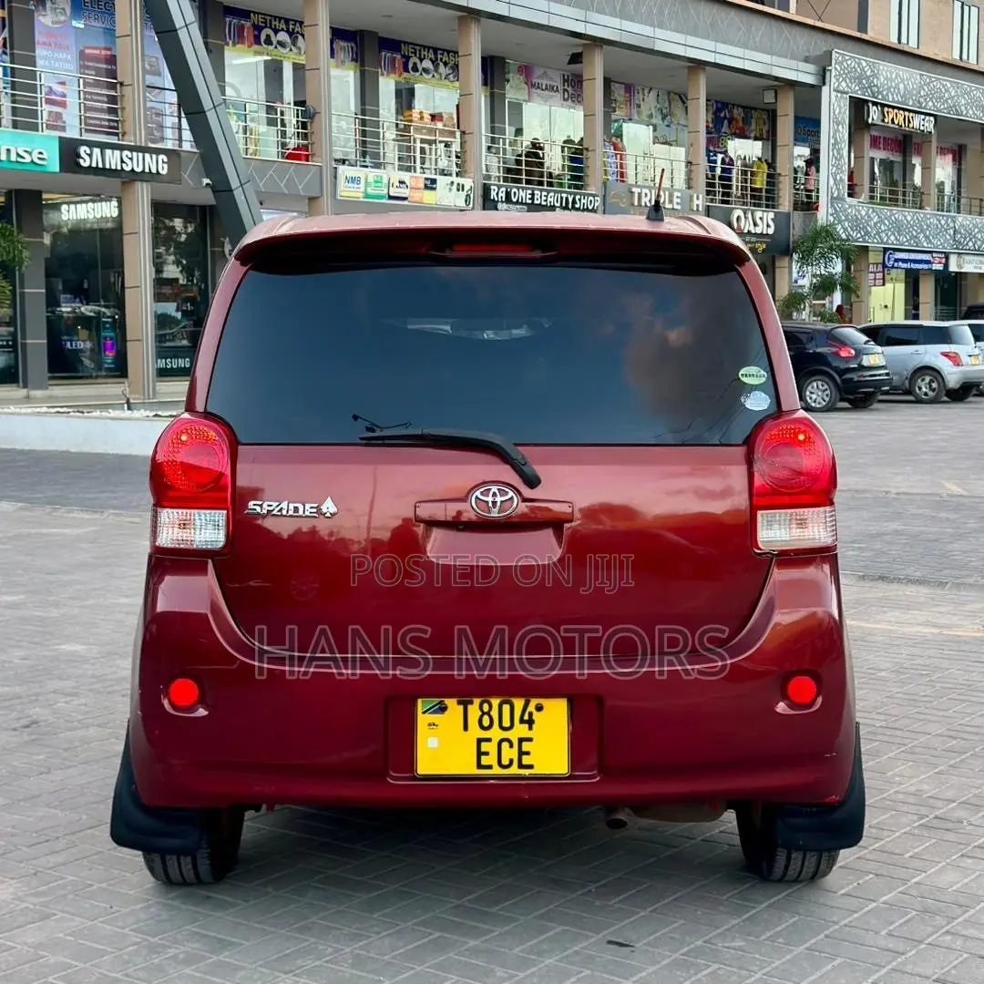 Toyota Spade 2013 Burgundy