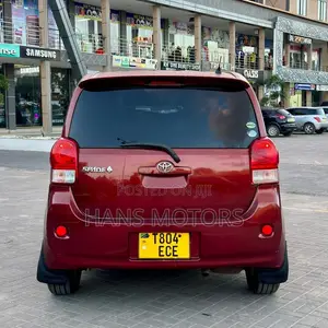 Toyota Spade 2013 Burgundy