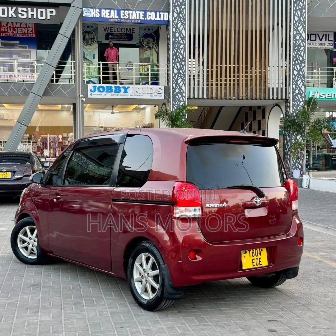 Toyota Spade 2013 Burgundy