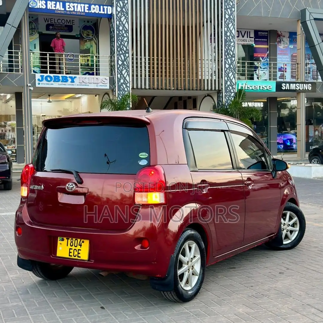 Toyota Spade 2013 Burgundy
